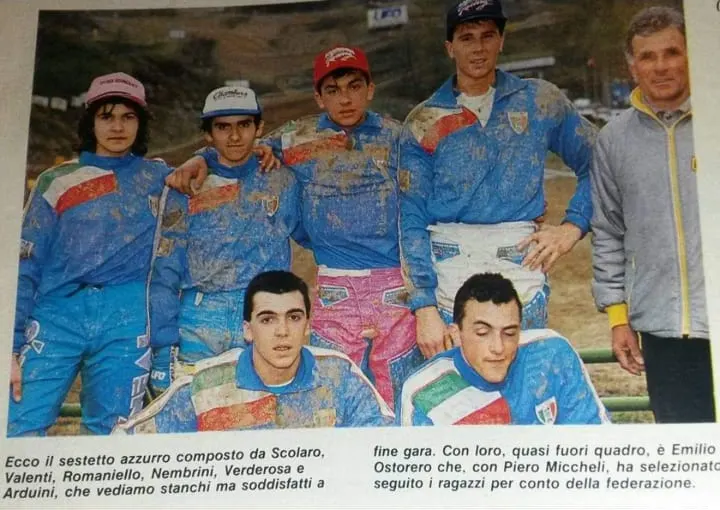 Ritaglio di giornale: la squadra azzurra con Valenti