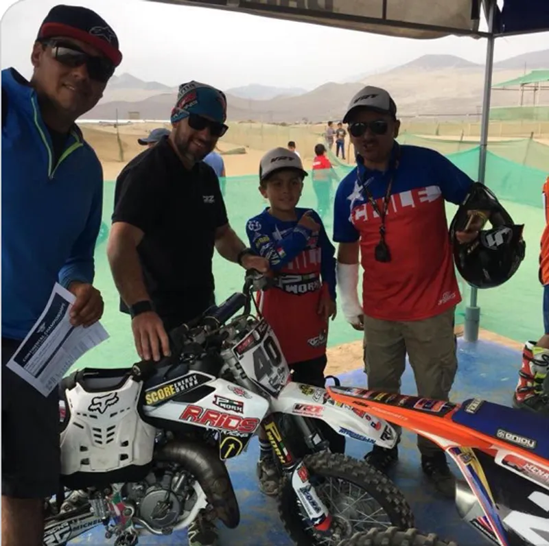 Cesar Paine con il team in Perù nel 2018