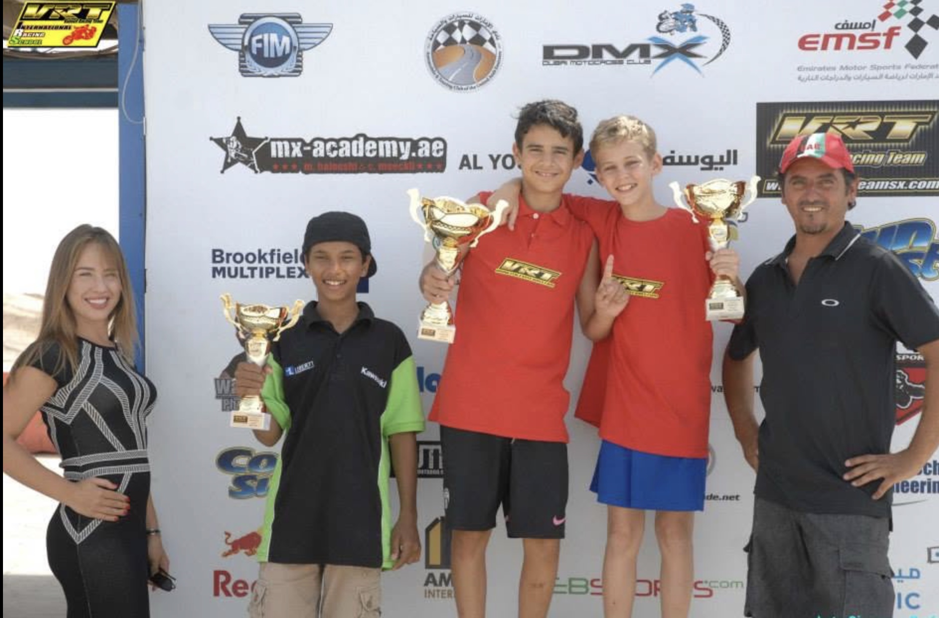 Keving Valenti e i piloti del VRT Amateur Program sul podio a Dubai · 2014