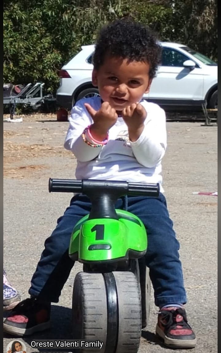Nathan sulla sua moto senza pedali